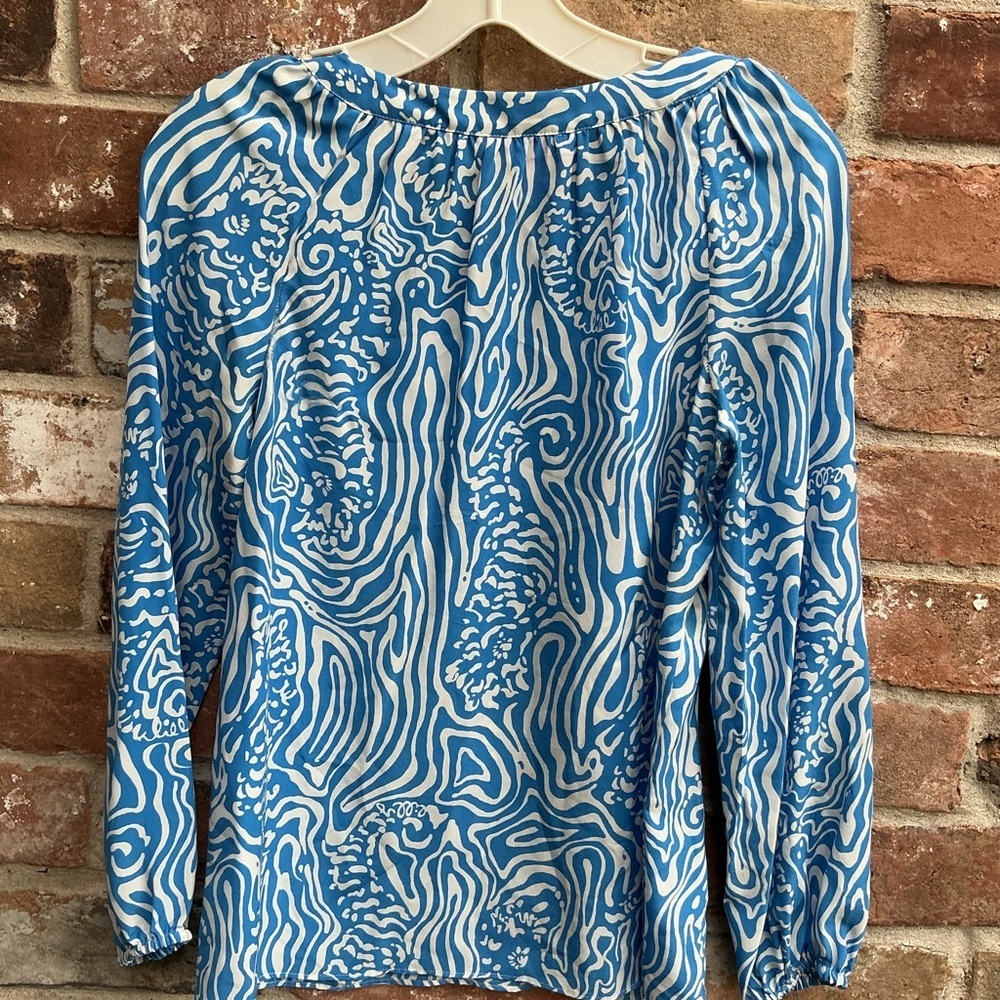 Blue Patterned Lilly Pulitzer silk blouse XS - Picture 3 of 3